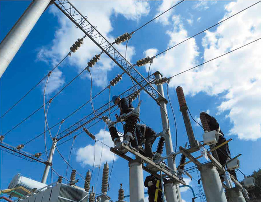 承德紀(jì)營110KV變電站現(xiàn)場對35KV隔離開關(guān)拆卸工作